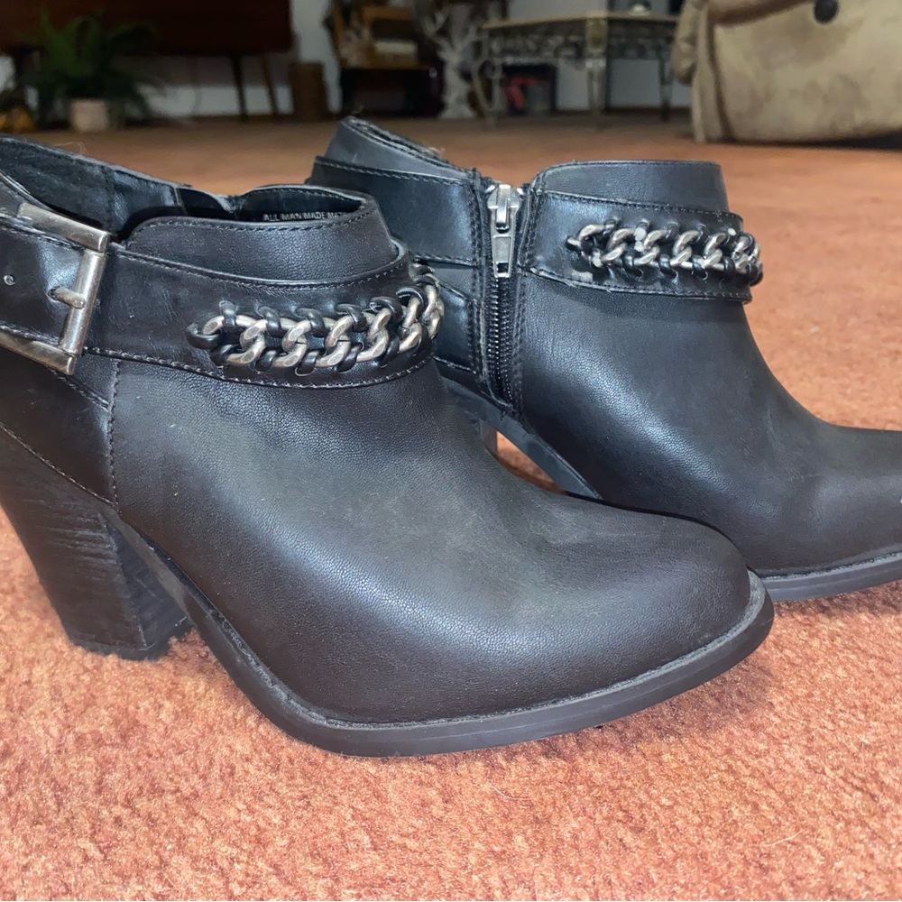 Canyon River Blues Black Ankle Boots with Chain Accent